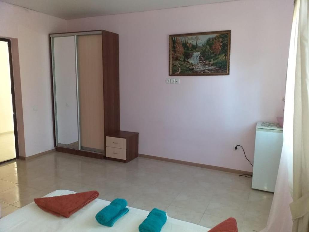 Solnechny Bereg Guest House Gudauta Esterno foto