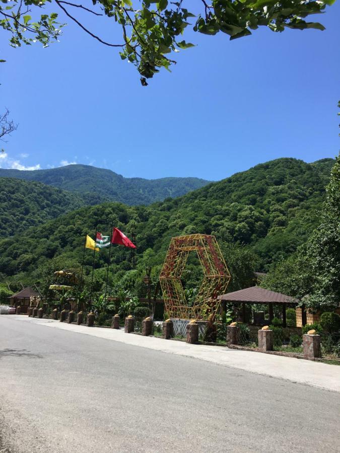 Solnechny Bereg Guest House Gudauta Esterno foto