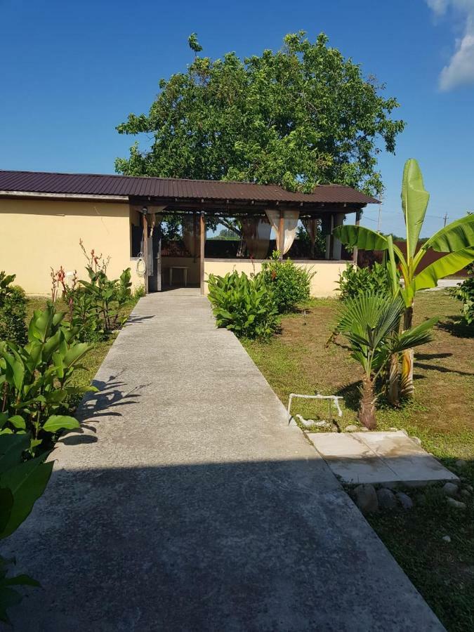 Solnechny Bereg Guest House Gudauta Esterno foto
